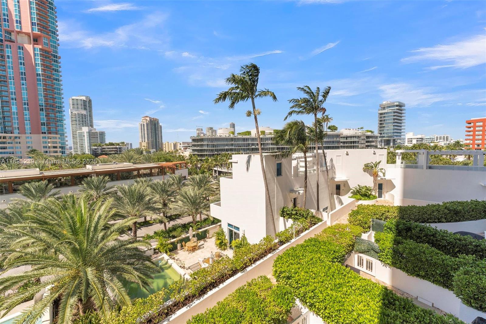 CONTINUUM ON SOUTH BEACH - Residential