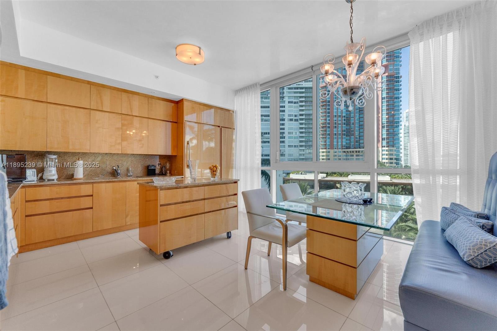 CONTINUUM ON SOUTH BEACH - Residential