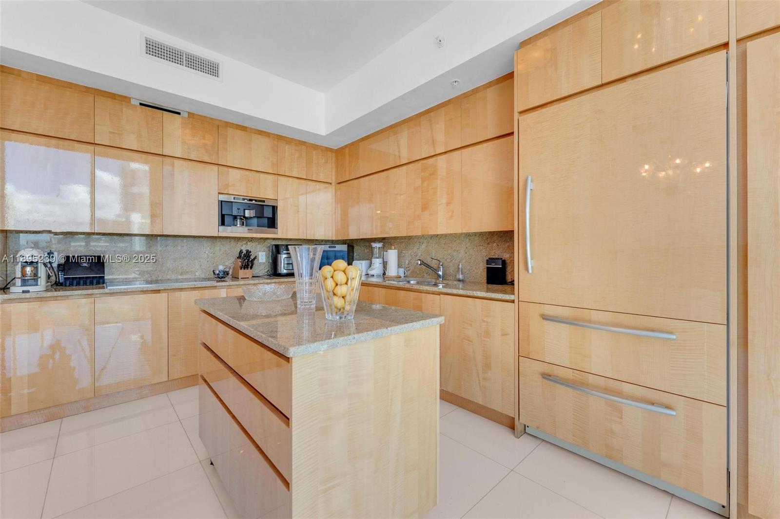 CONTINUUM ON SOUTH BEACH - Residential