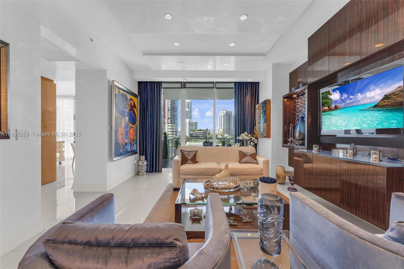 CONTINUUM ON SOUTH BEACH - Residential
