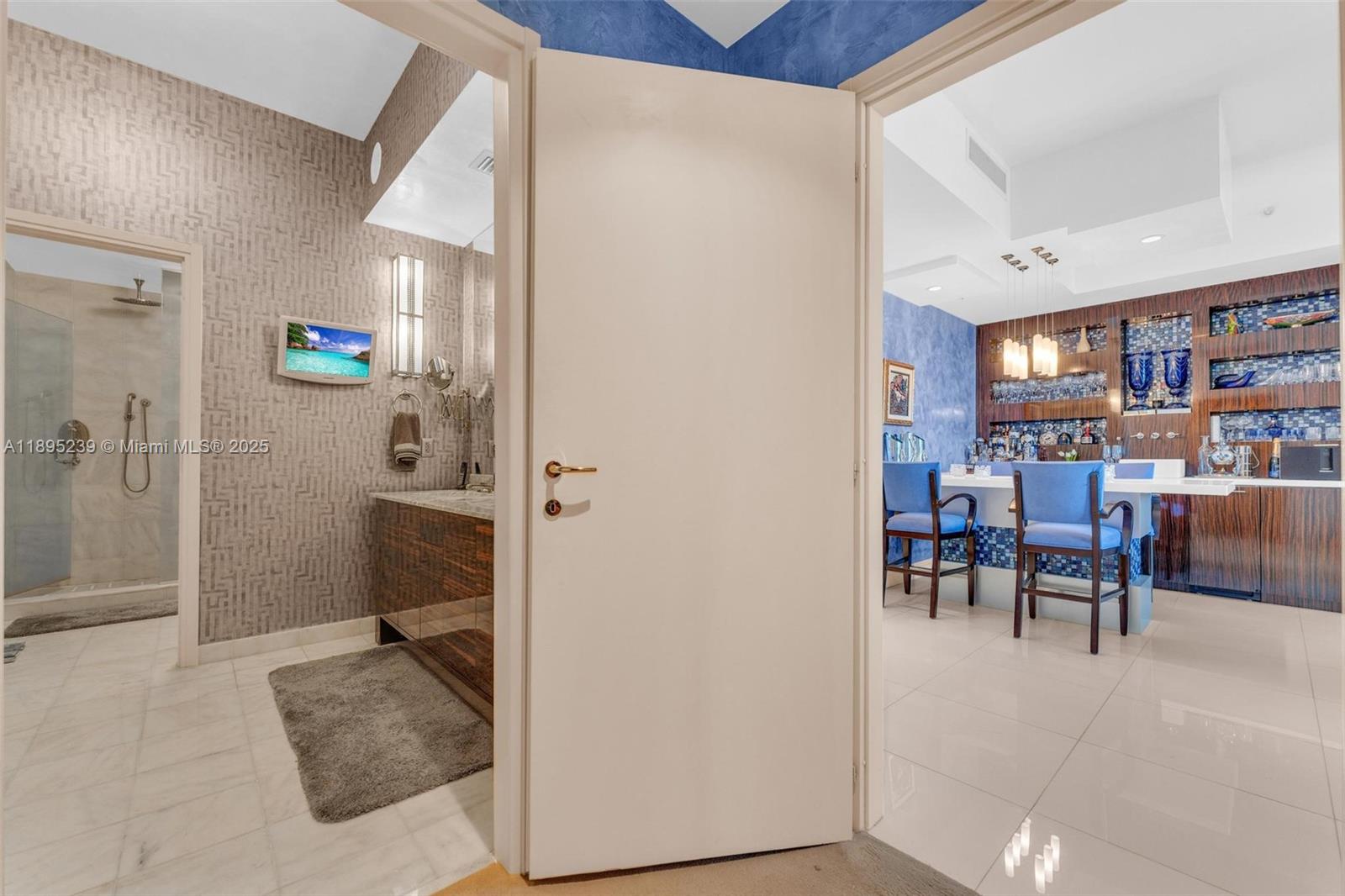 CONTINUUM ON SOUTH BEACH - Residential