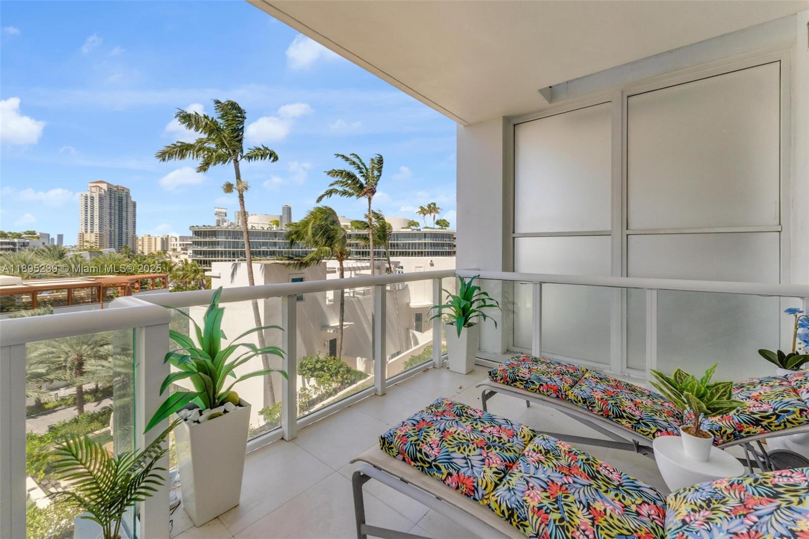 CONTINUUM ON SOUTH BEACH - Residential