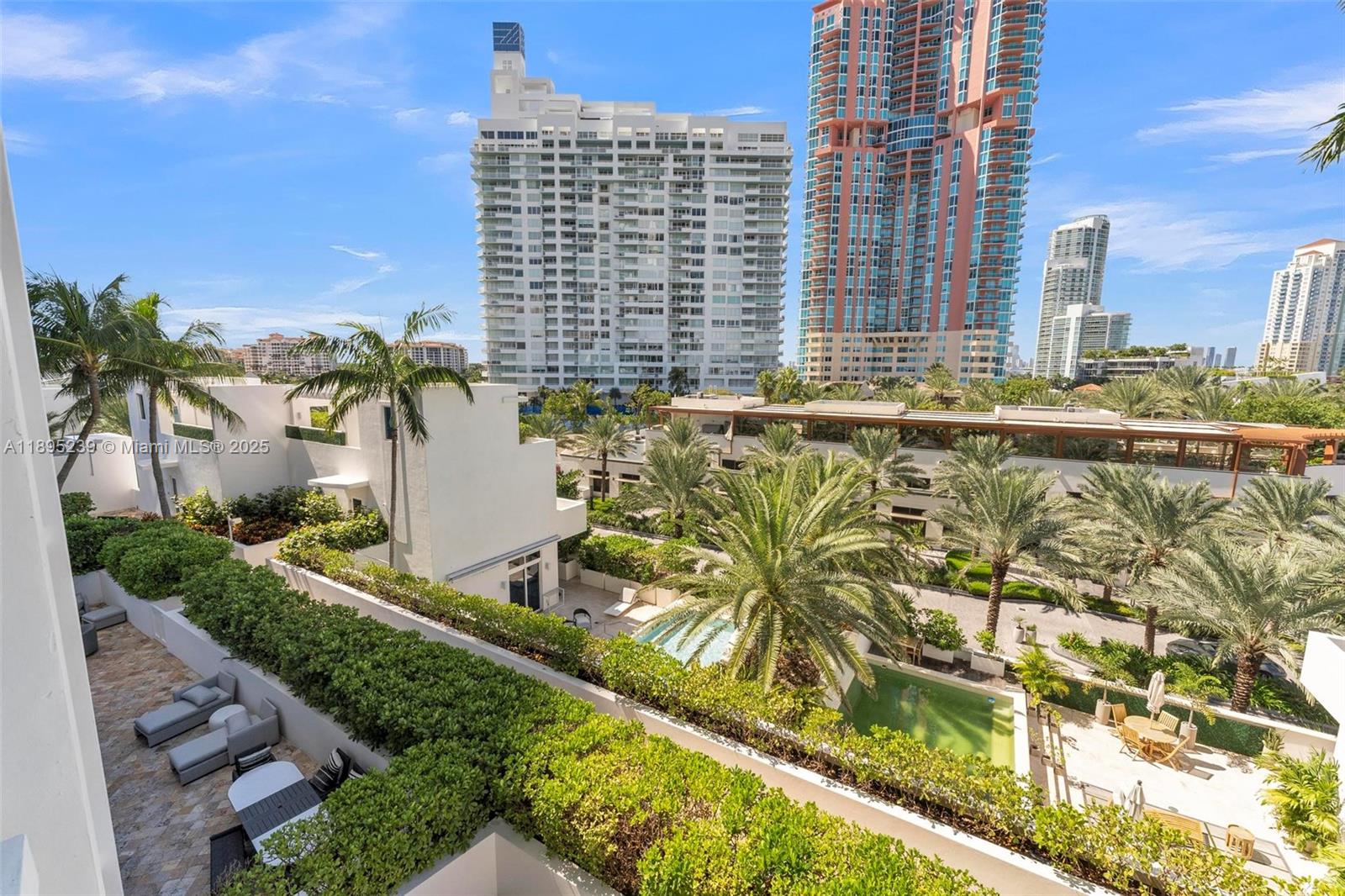 CONTINUUM ON SOUTH BEACH - Residential