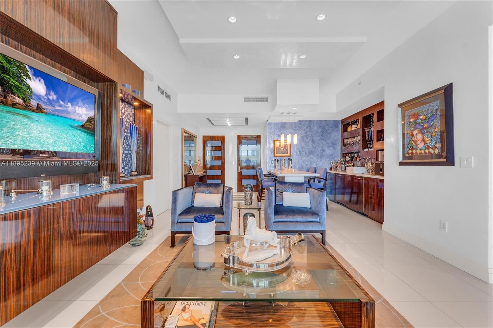 CONTINUUM ON SOUTH BEACH - Residential