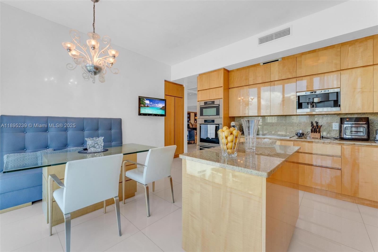 CONTINUUM ON SOUTH BEACH - Residential