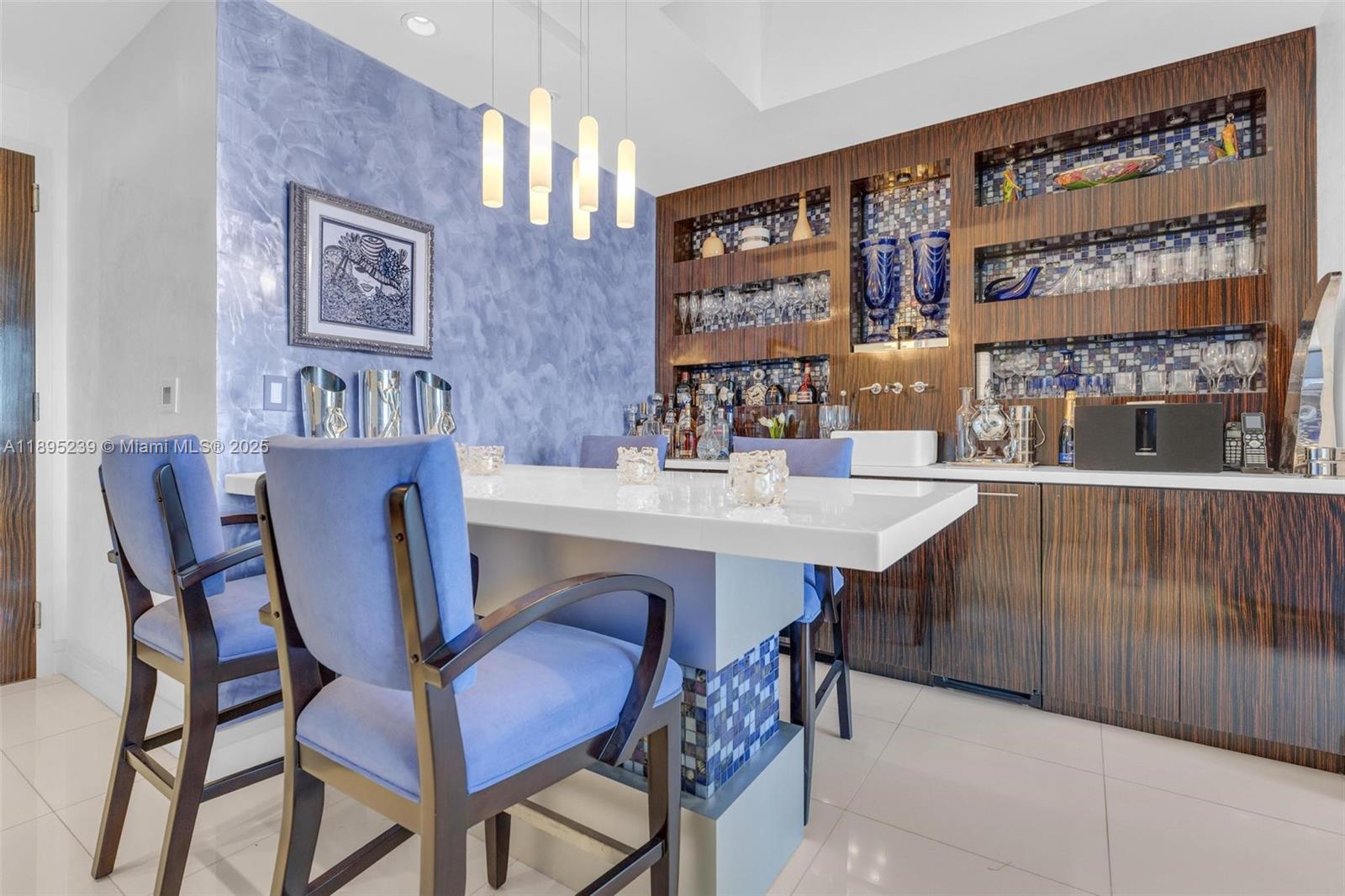 CONTINUUM ON SOUTH BEACH - Residential
