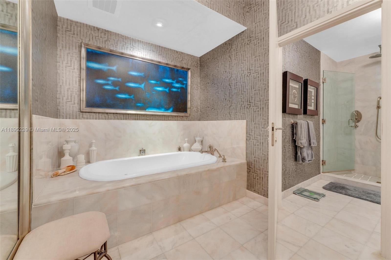 CONTINUUM ON SOUTH BEACH - Residential