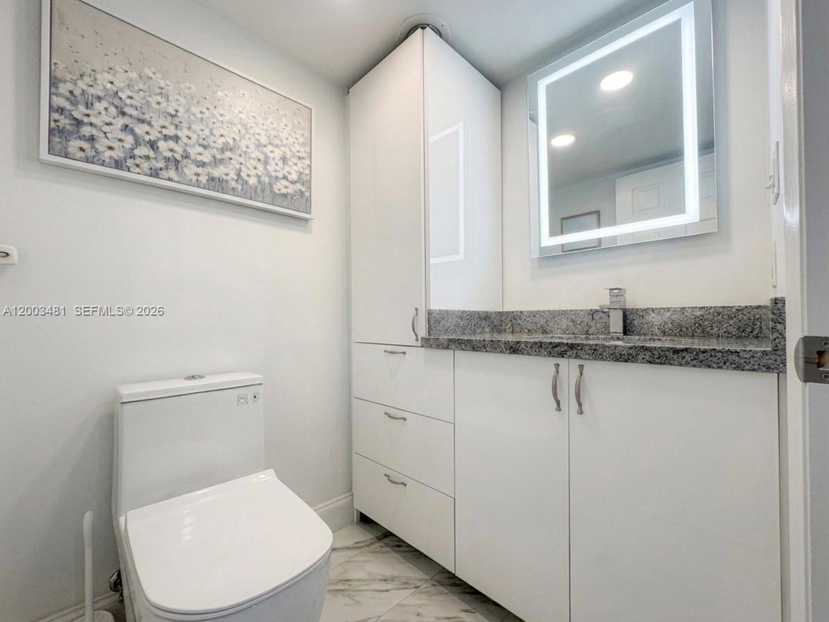 HALLMARK OF HOLLYWOOD CON - Residential