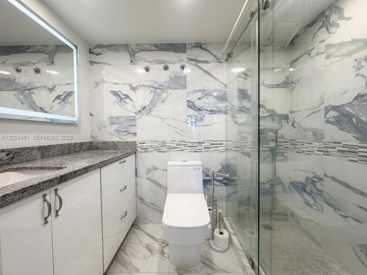 HALLMARK OF HOLLYWOOD CON - Residential