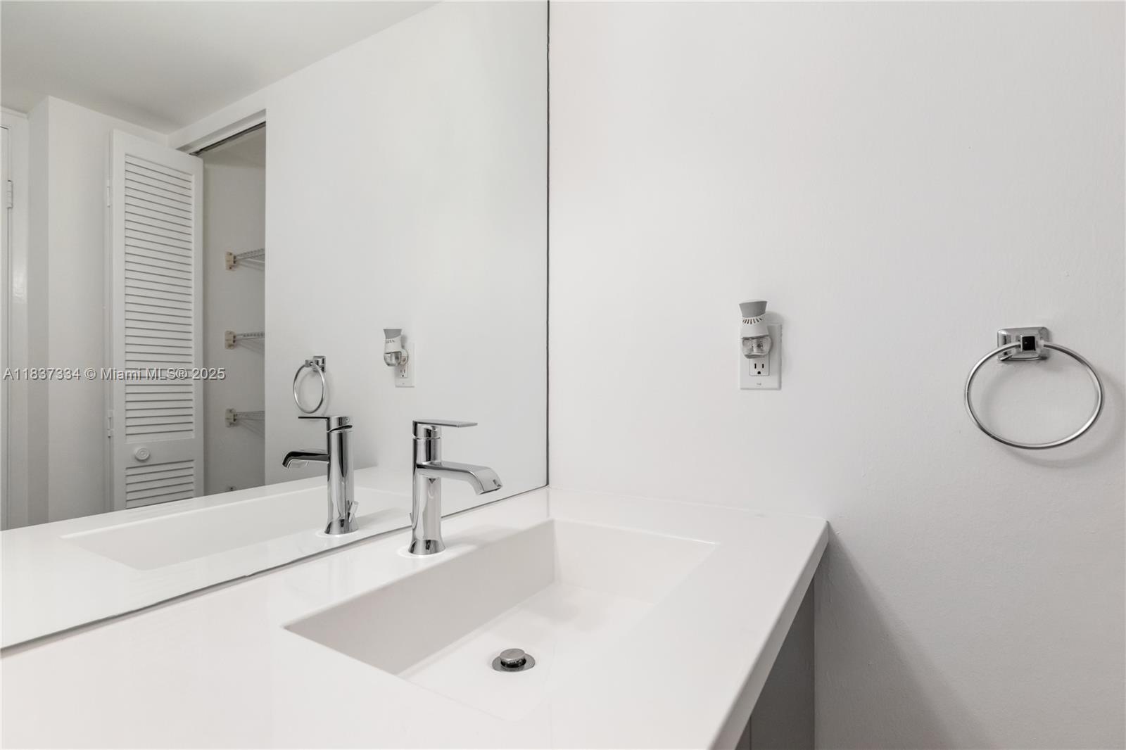 1901 Brickell Ave B1903