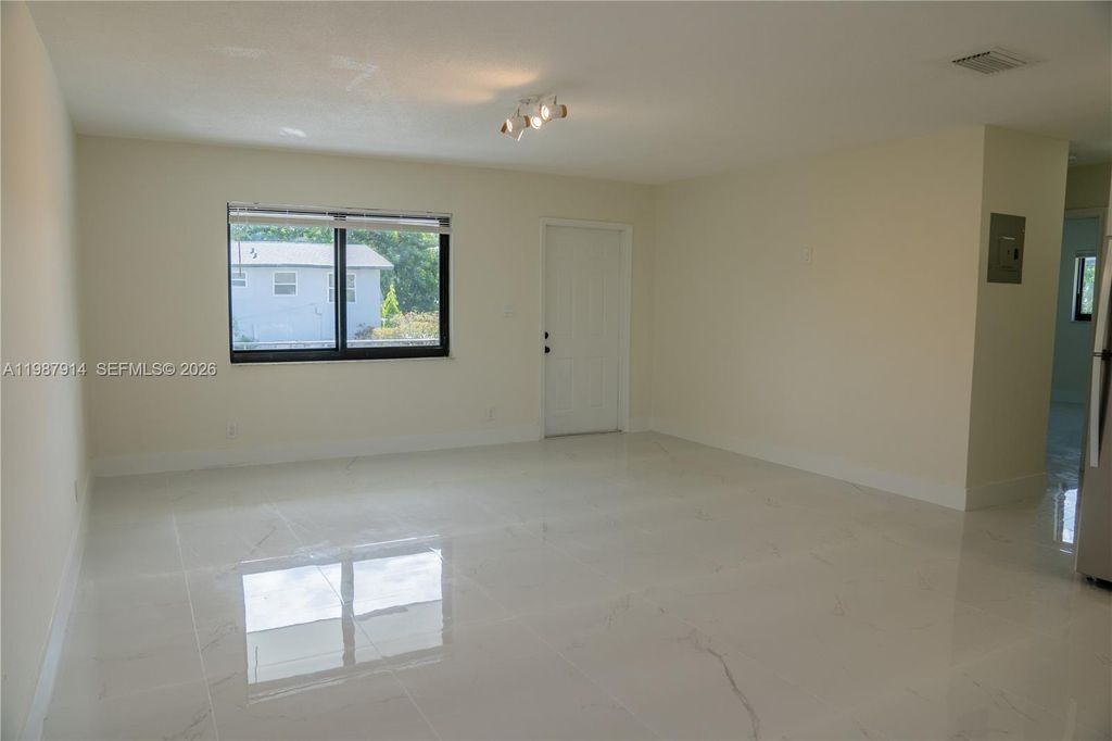 Photo of 615 NE 26th St #2, Wilton Manors, FL 33305 (MLS # A11987914)