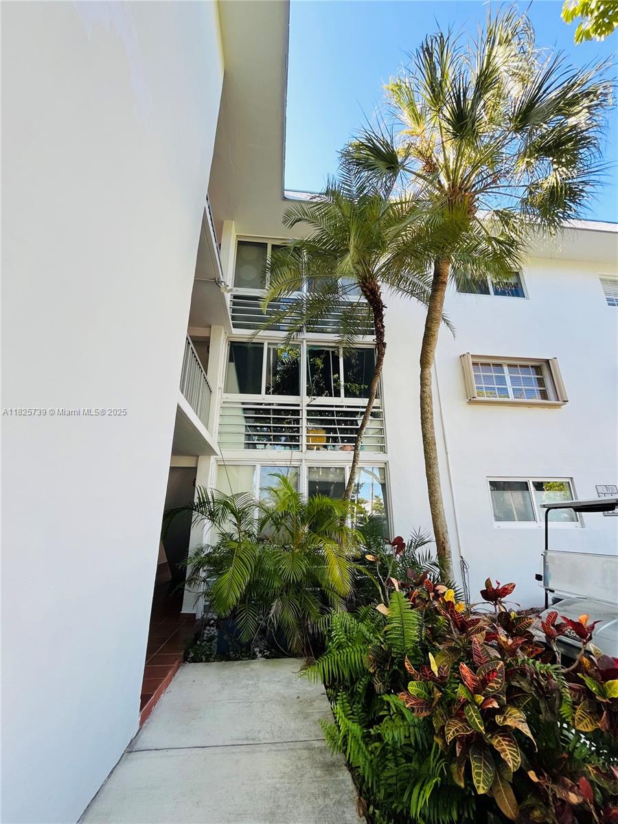 251 Galen Dr 101E