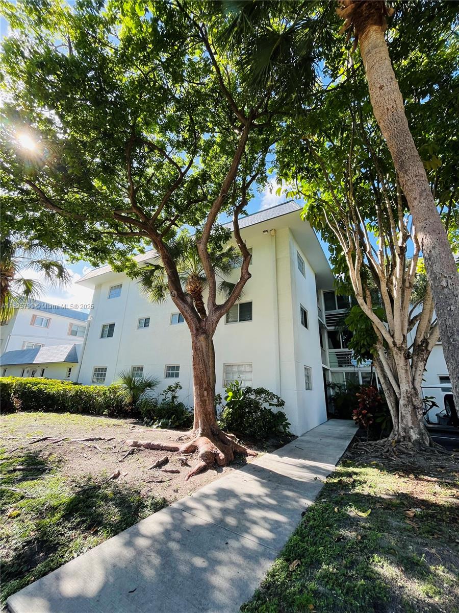 251 Galen Dr 101E