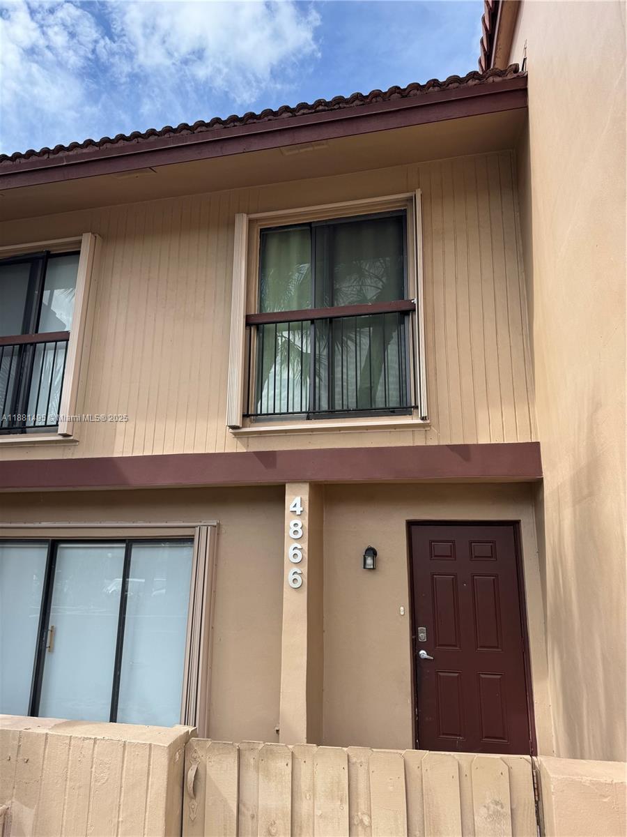 CLASSIC TOWNE HOUSES WEST - Residential Lease