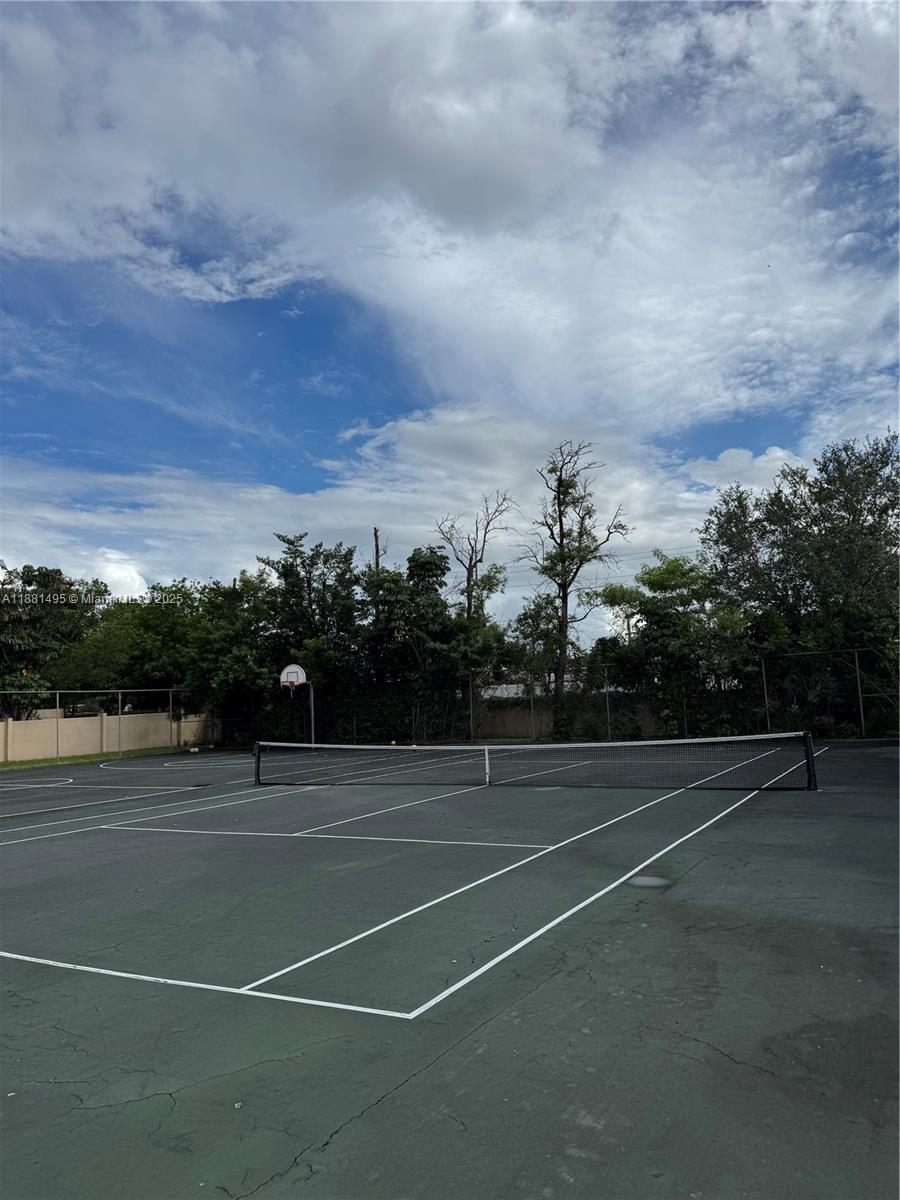 CLASSIC TOWNE HOUSES WEST - Residential Lease