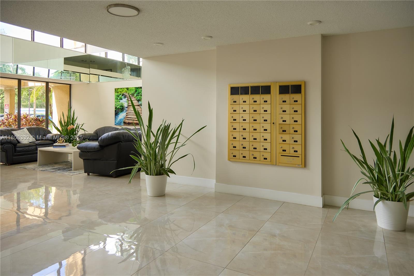 BLDG 5 OF COUNTRY CLUB AP - Residential