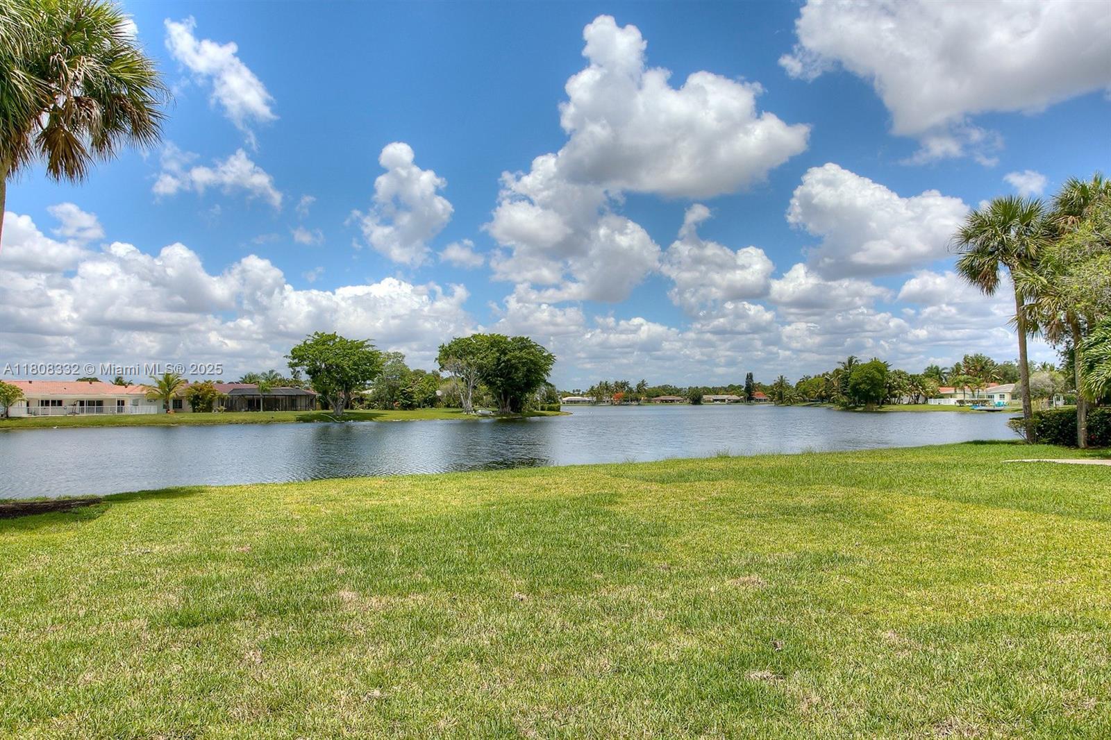 BLDG 5 OF COUNTRY CLUB AP - Residential