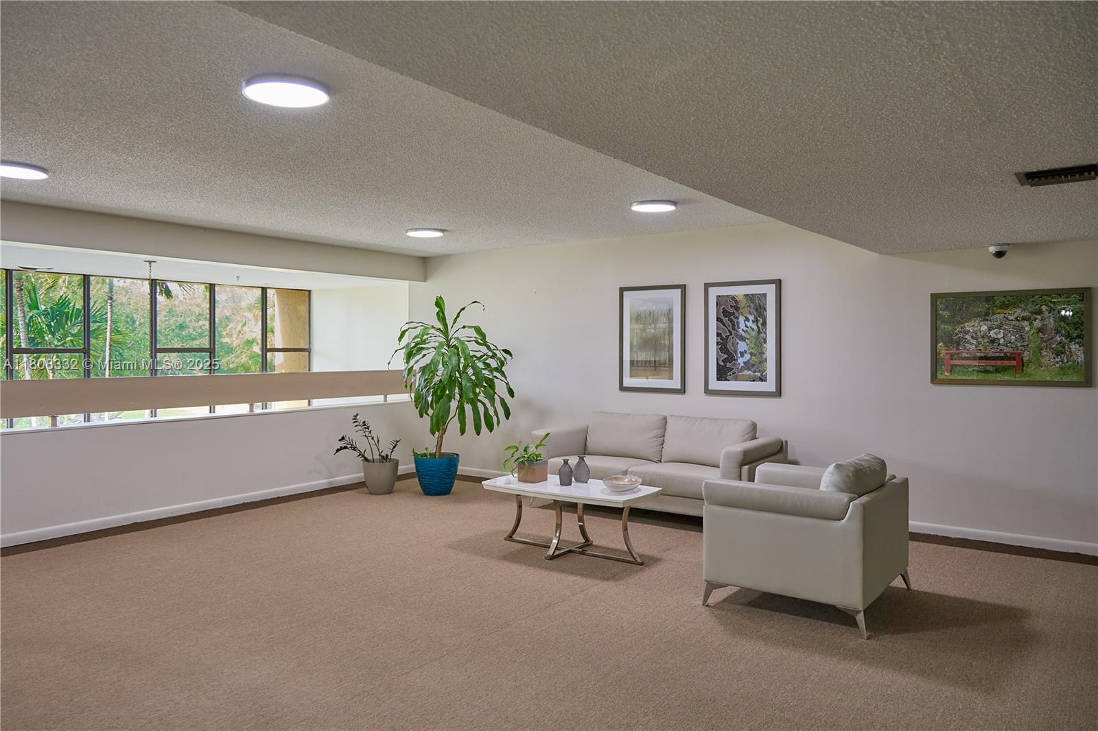 BLDG 5 OF COUNTRY CLUB AP - Residential