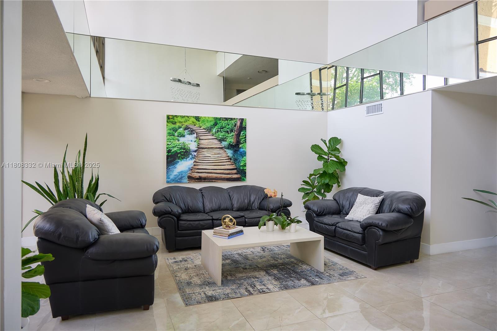 BLDG 5 OF COUNTRY CLUB AP - Residential