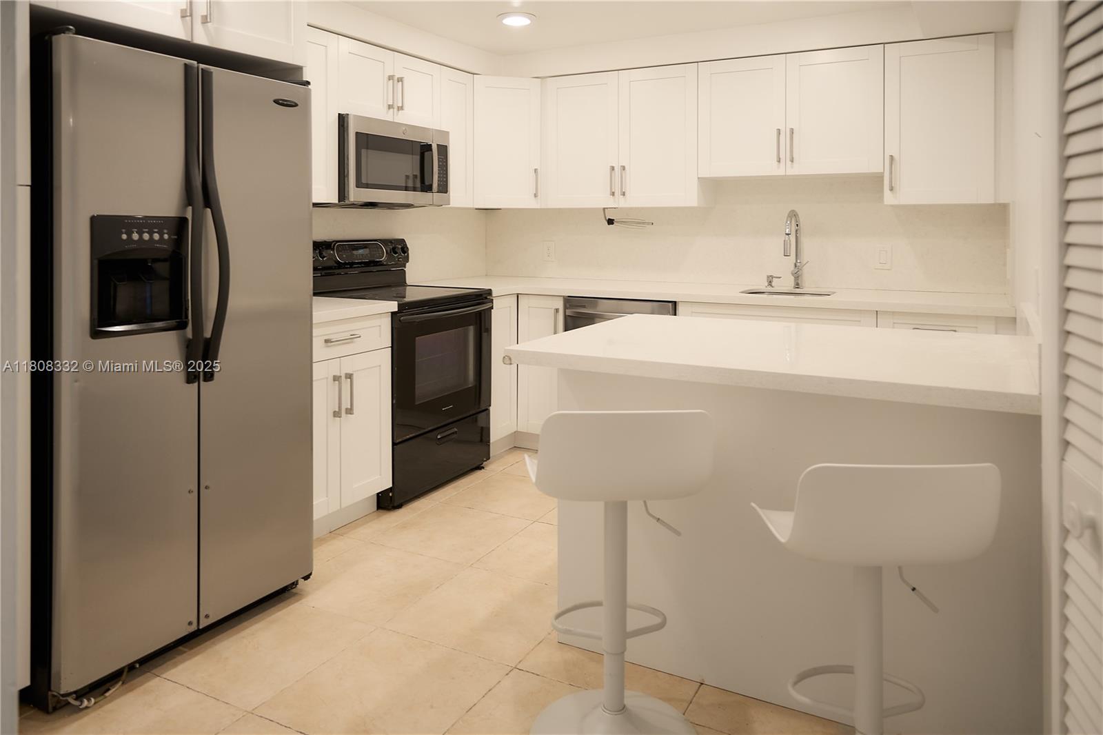 BLDG 5 OF COUNTRY CLUB AP - Residential