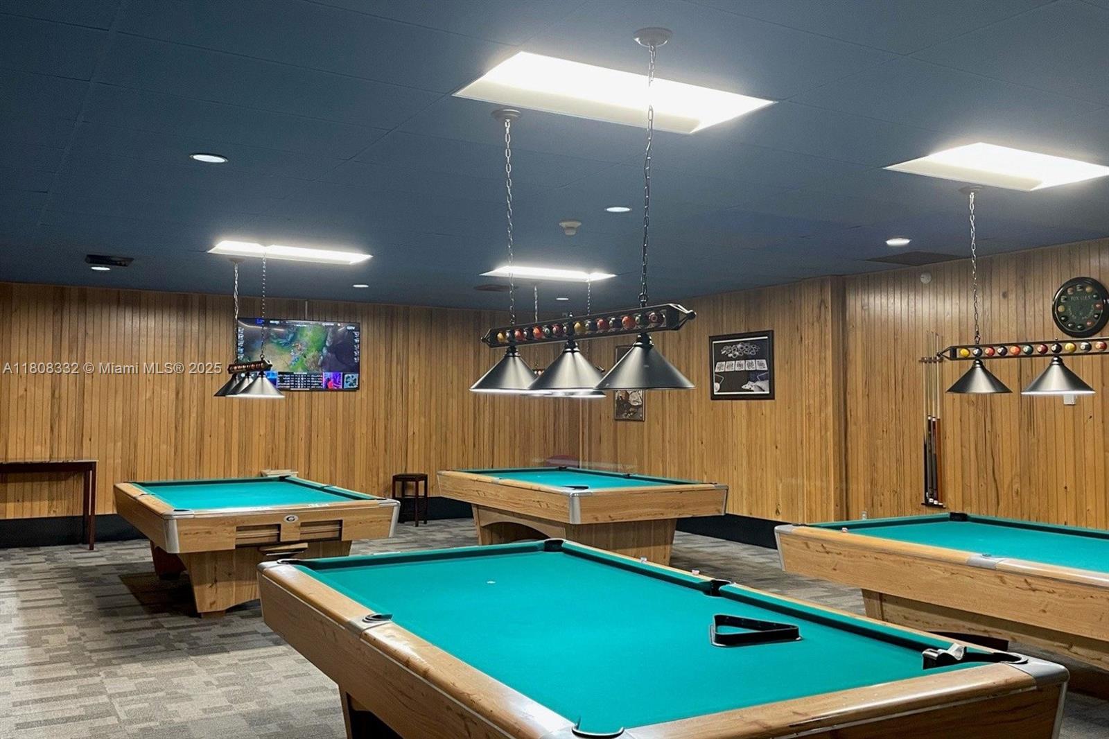 BLDG 5 OF COUNTRY CLUB AP - Residential