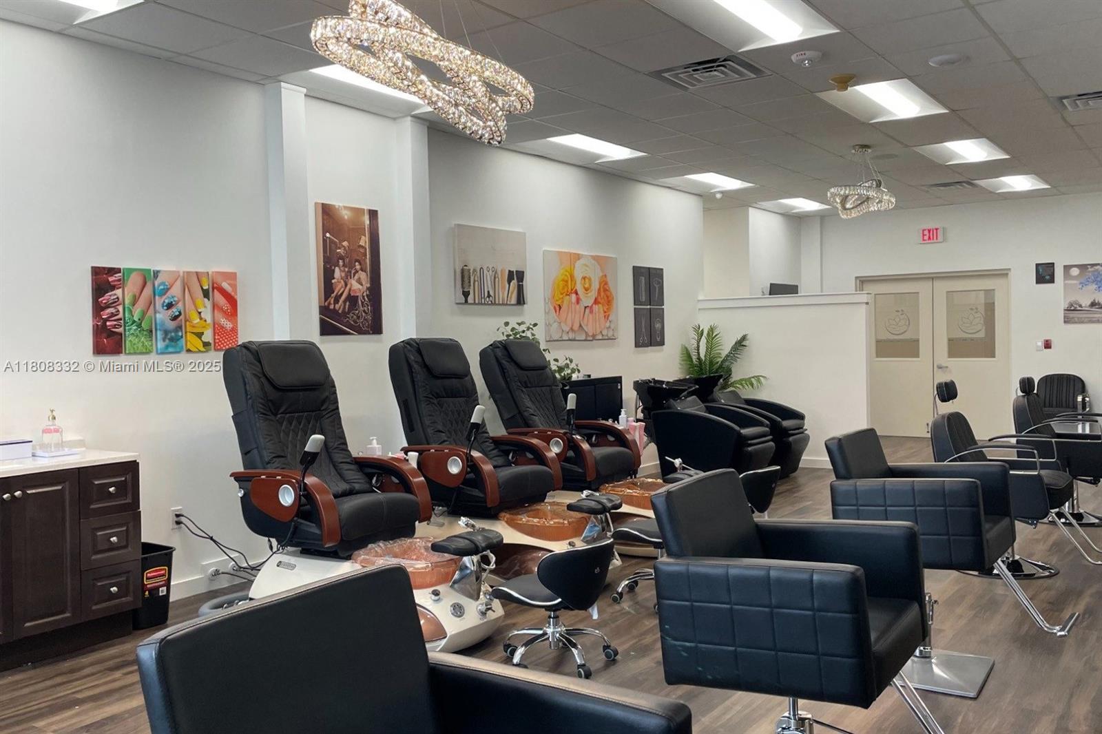 BLDG 5 OF COUNTRY CLUB AP - Residential