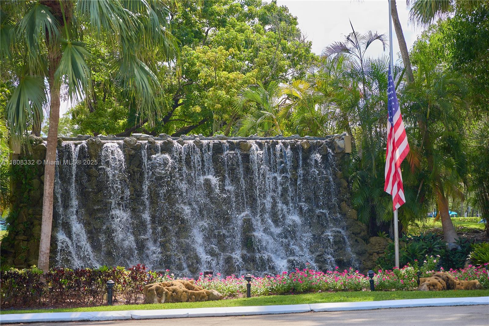 BLDG 5 OF COUNTRY CLUB AP - Residential