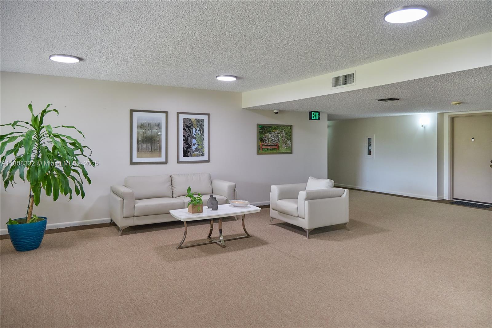 BLDG 5 OF COUNTRY CLUB AP - Residential