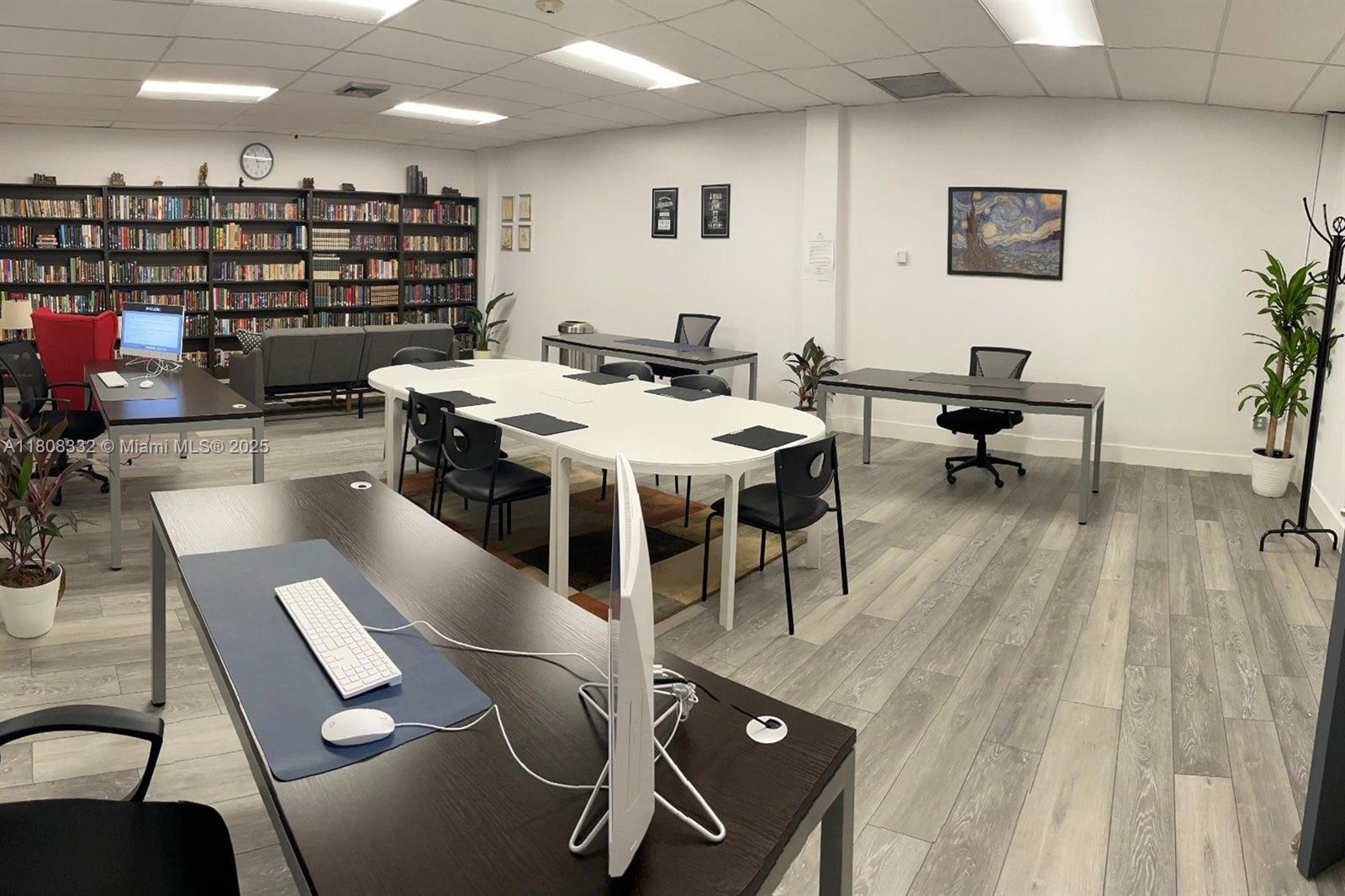 BLDG 5 OF COUNTRY CLUB AP - Residential