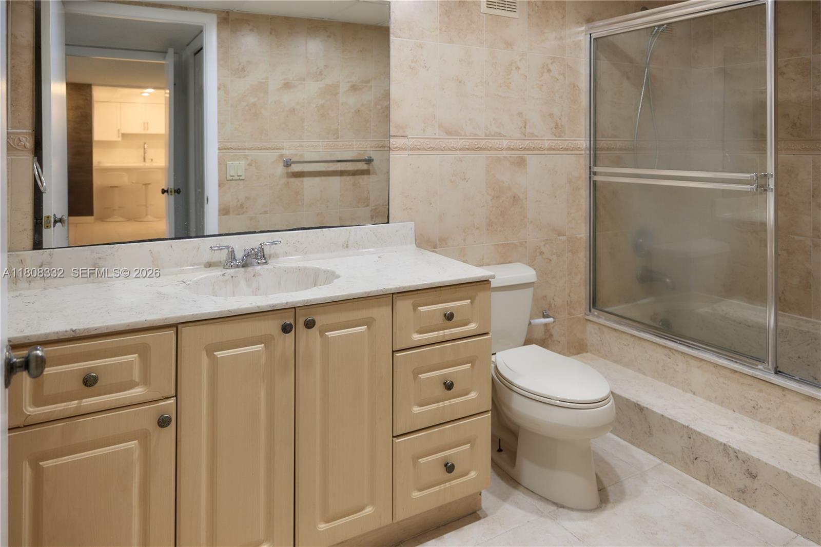 BLDG 5 OF COUNTRY CLUB AP - Residential