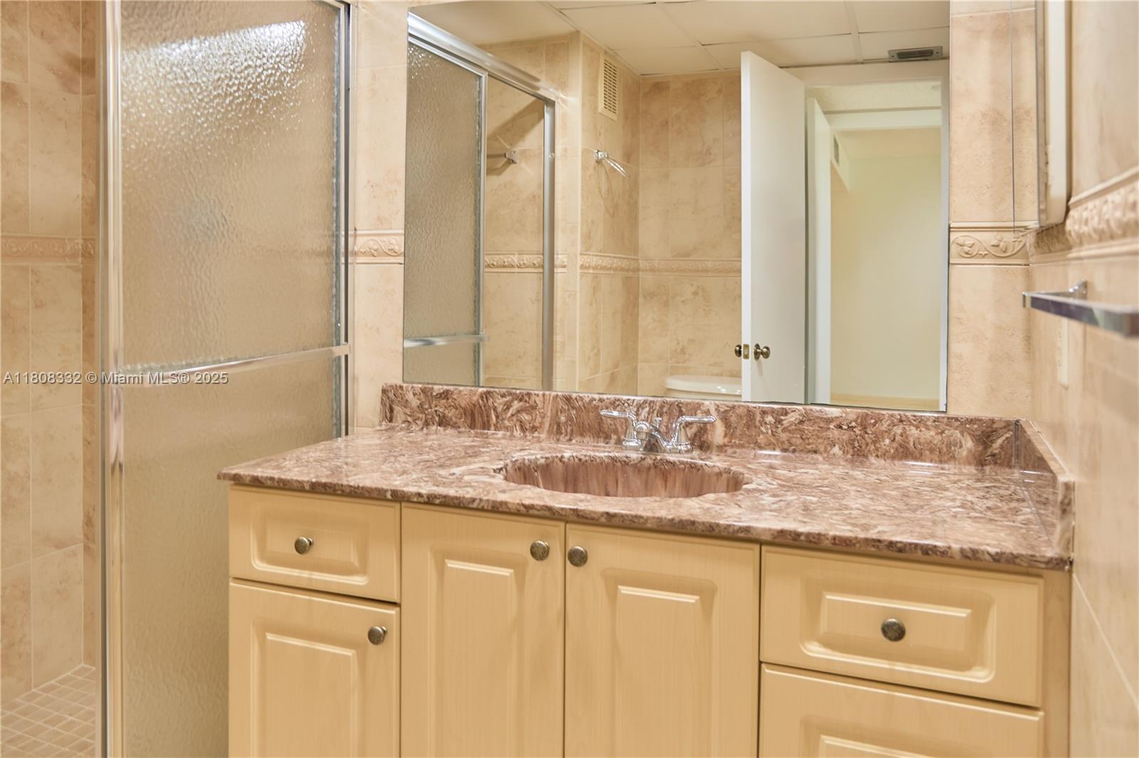 BLDG 5 OF COUNTRY CLUB AP - Residential