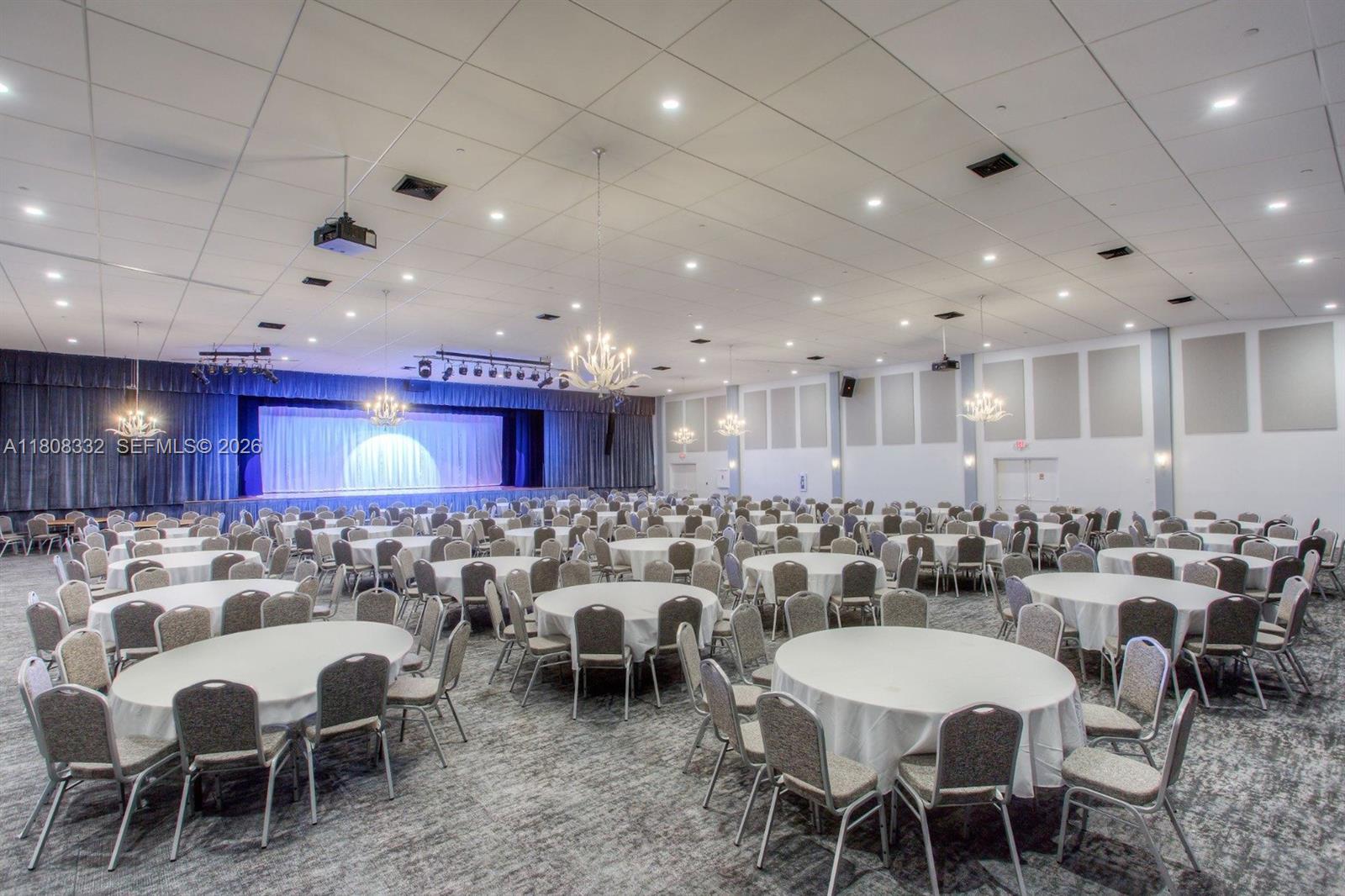 BLDG 5 OF COUNTRY CLUB AP - Residential