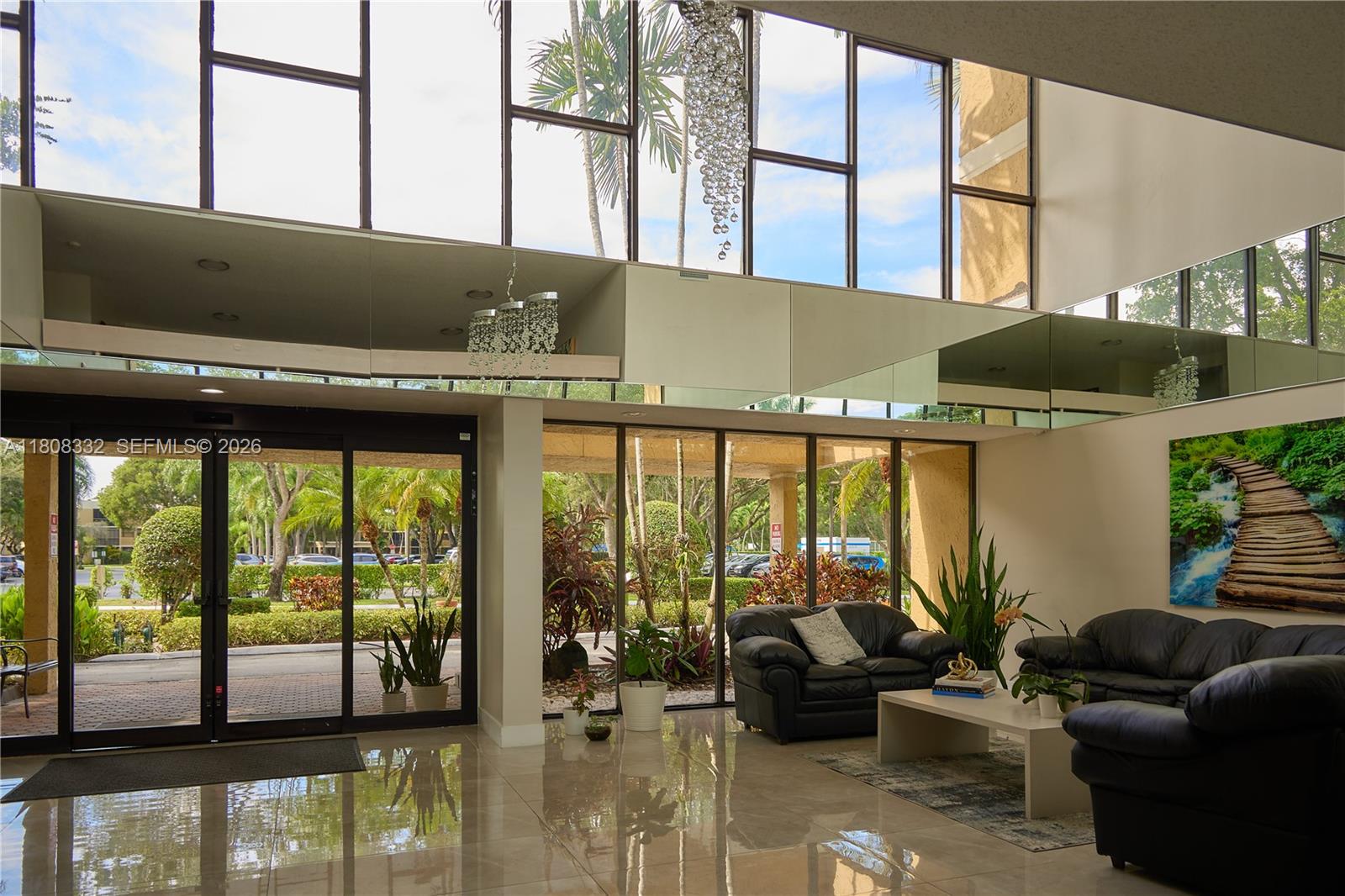 BLDG 5 OF COUNTRY CLUB AP - Residential