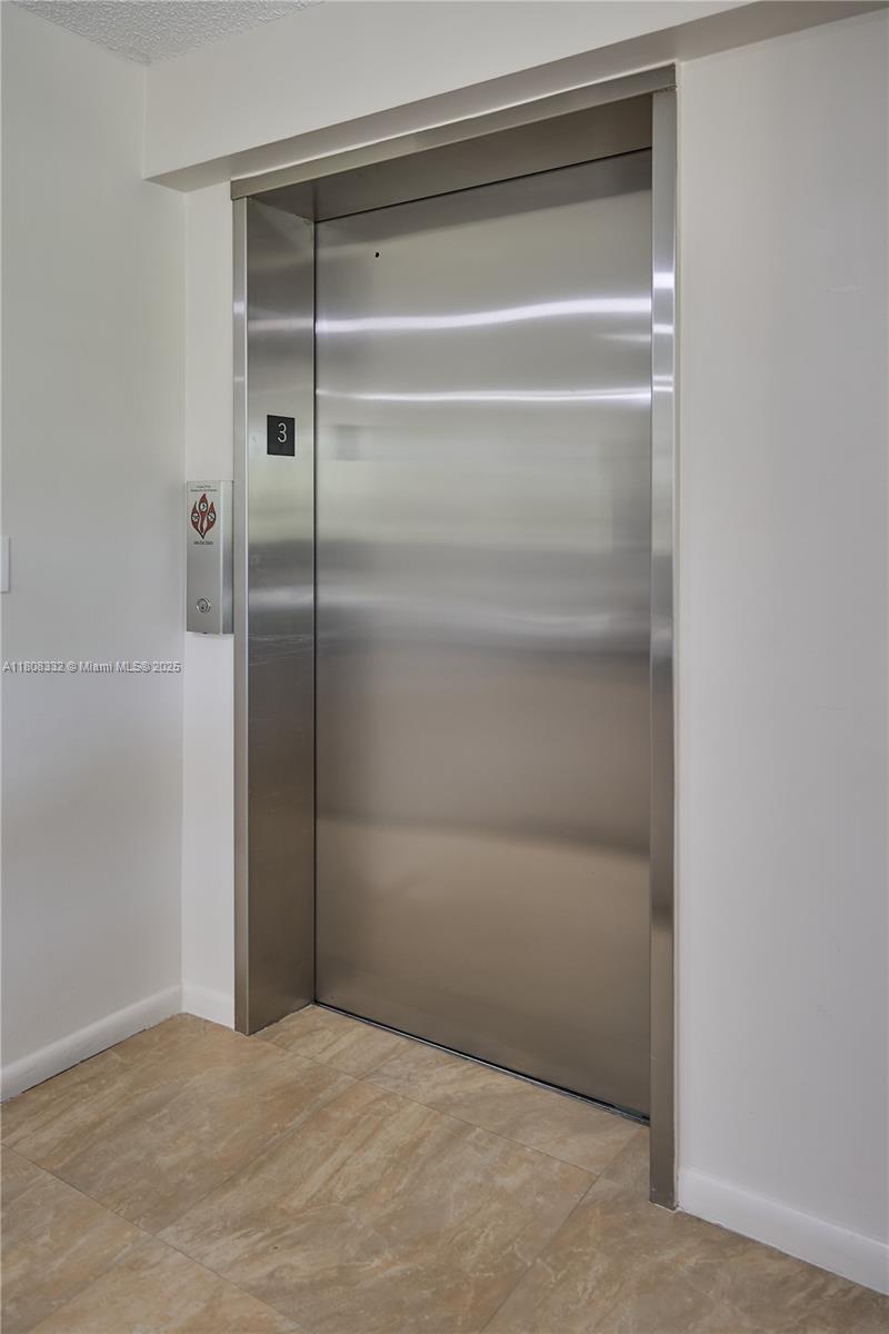 BLDG 5 OF COUNTRY CLUB AP - Residential