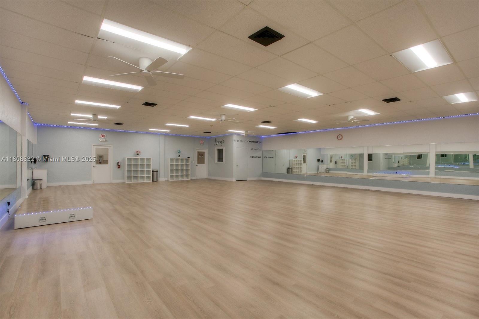 BLDG 5 OF COUNTRY CLUB AP - Residential