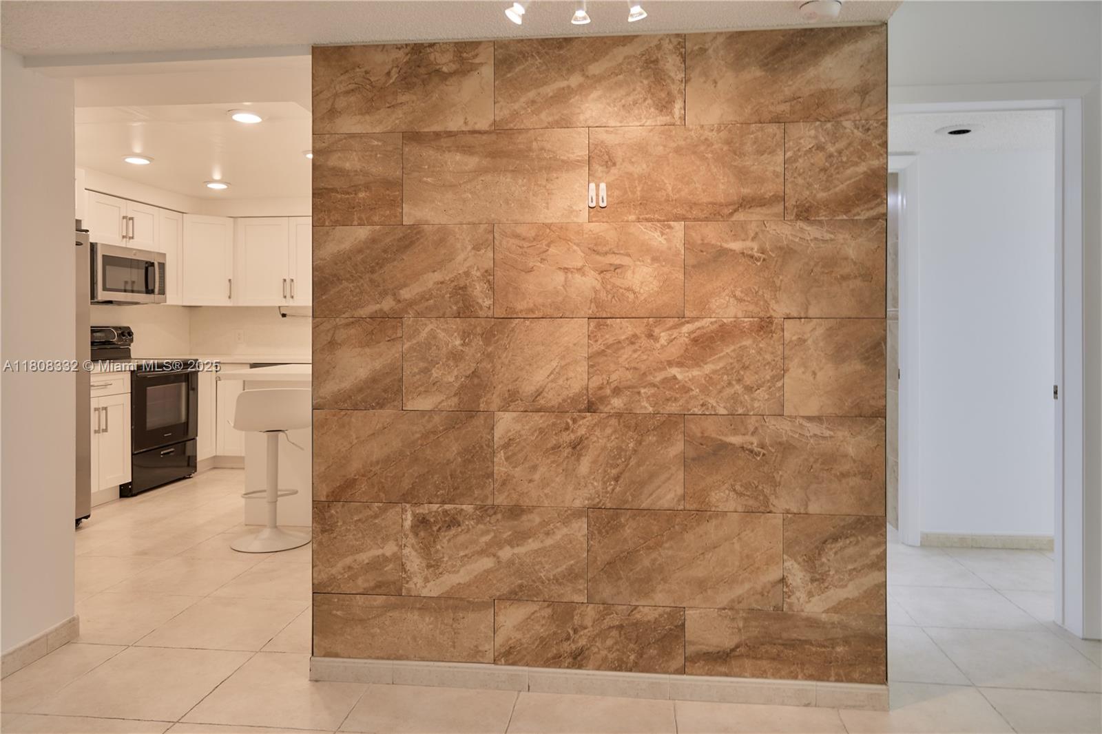 BLDG 5 OF COUNTRY CLUB AP - Residential