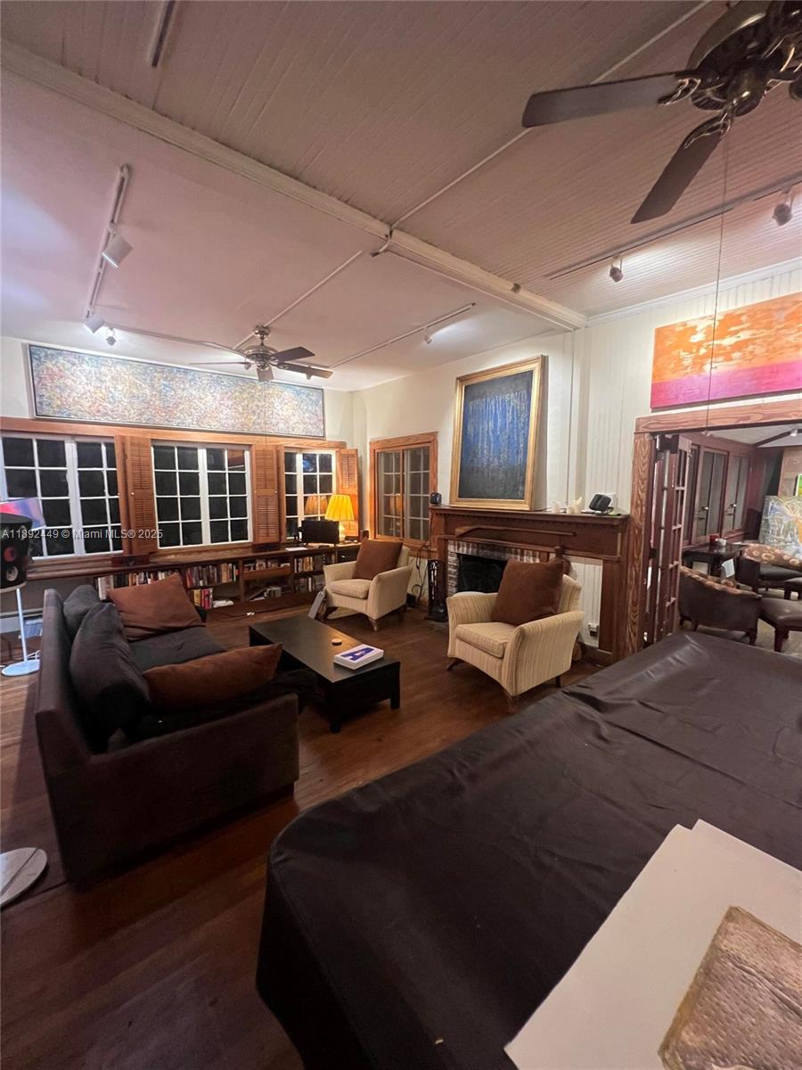 CORAL GABLES RIVIERA SEC - Residential