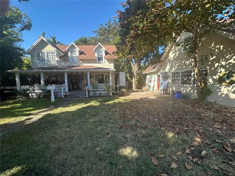 Photo of 6810 Maynada St, Coral Gables, FL 33146 (MLS # A11892449)
