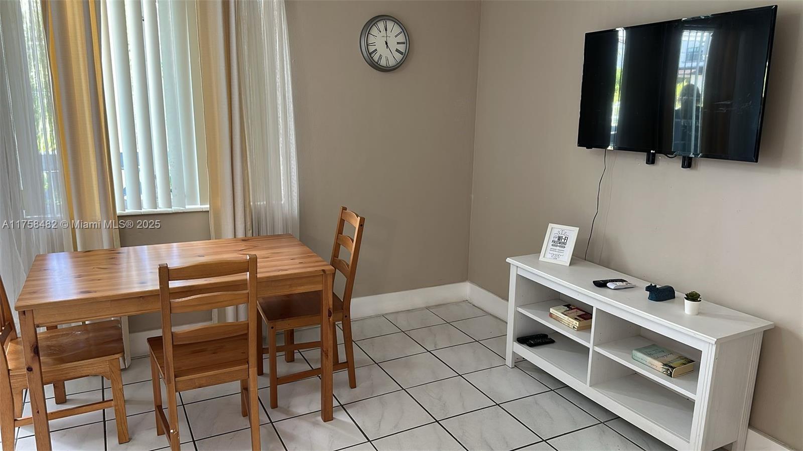 ISLE OF VENICE APTS INC C - Residential Lease