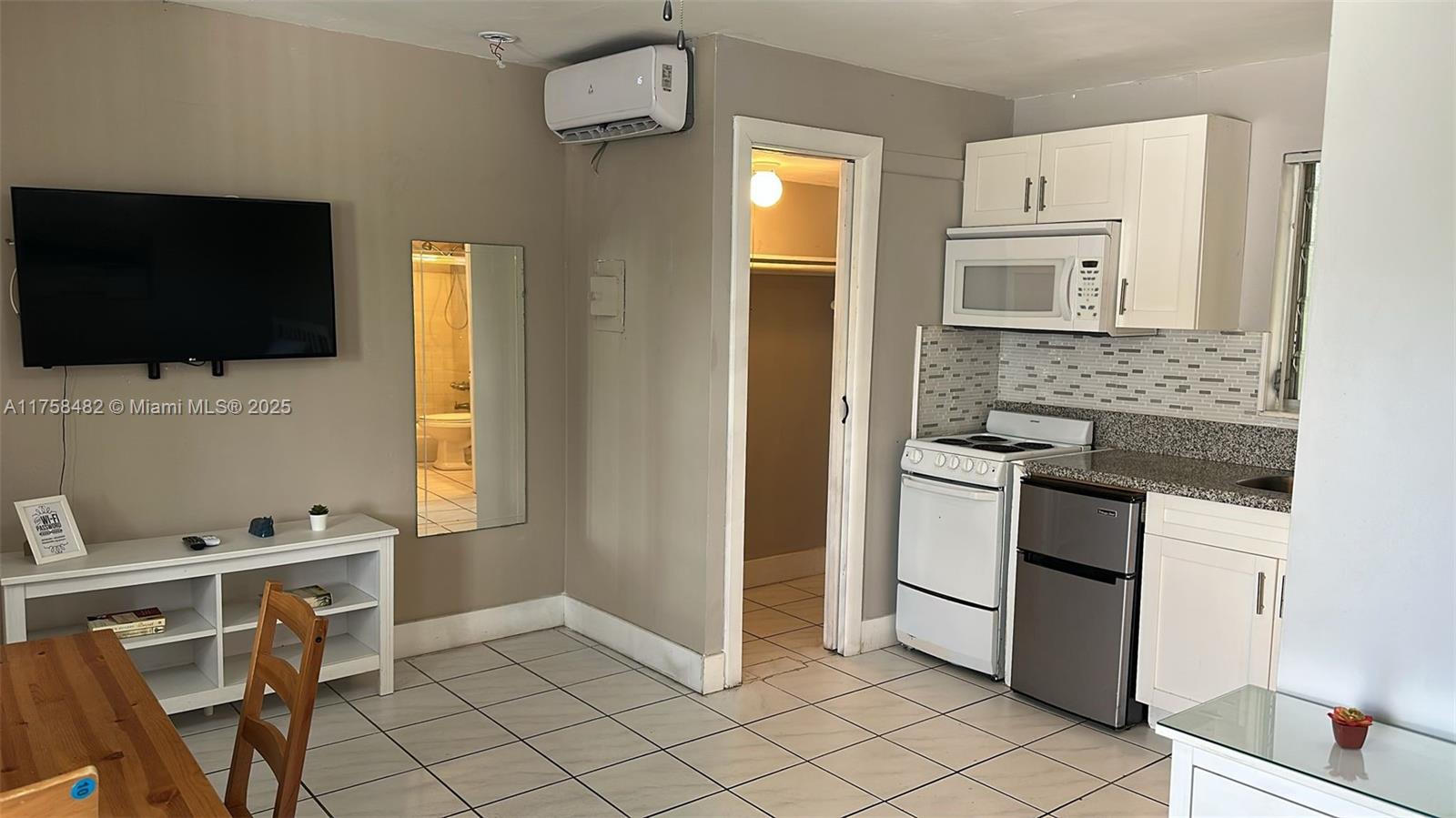 Nice studio available for rent. Building under construction. Pool is closed.