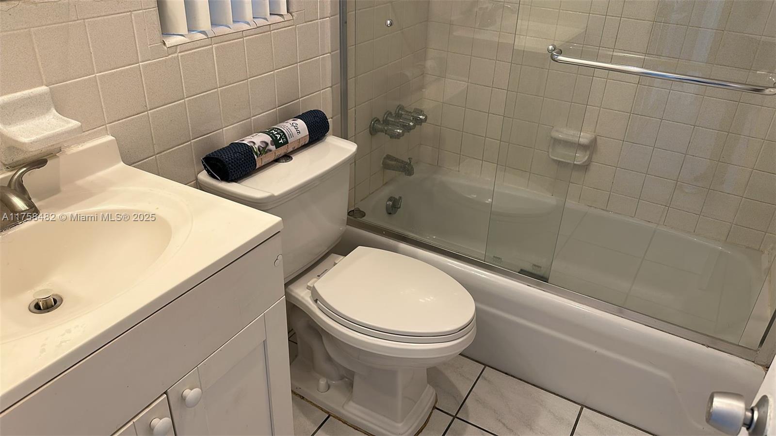 ISLE OF VENICE APTS INC C - Residential Lease