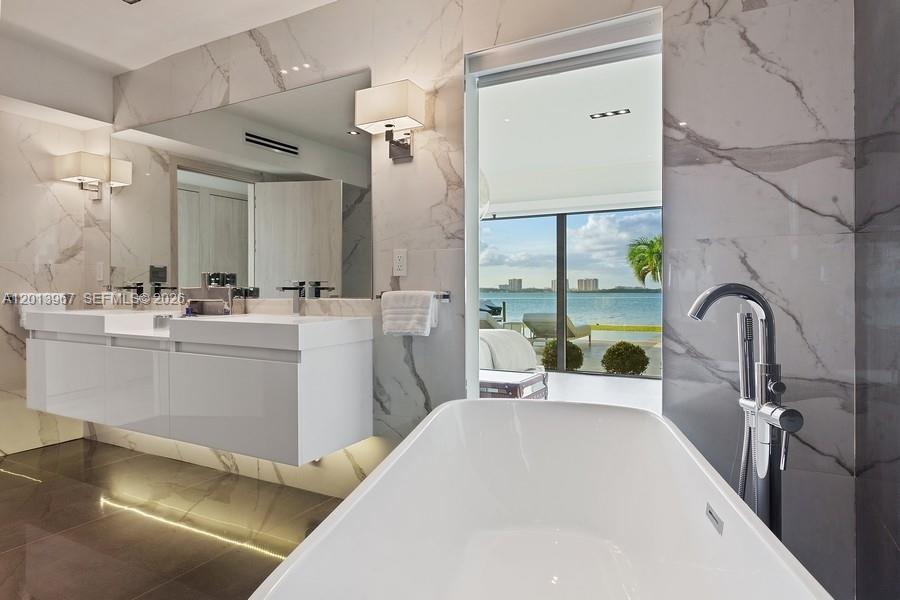BISCAYNE POINT - Residential Lease