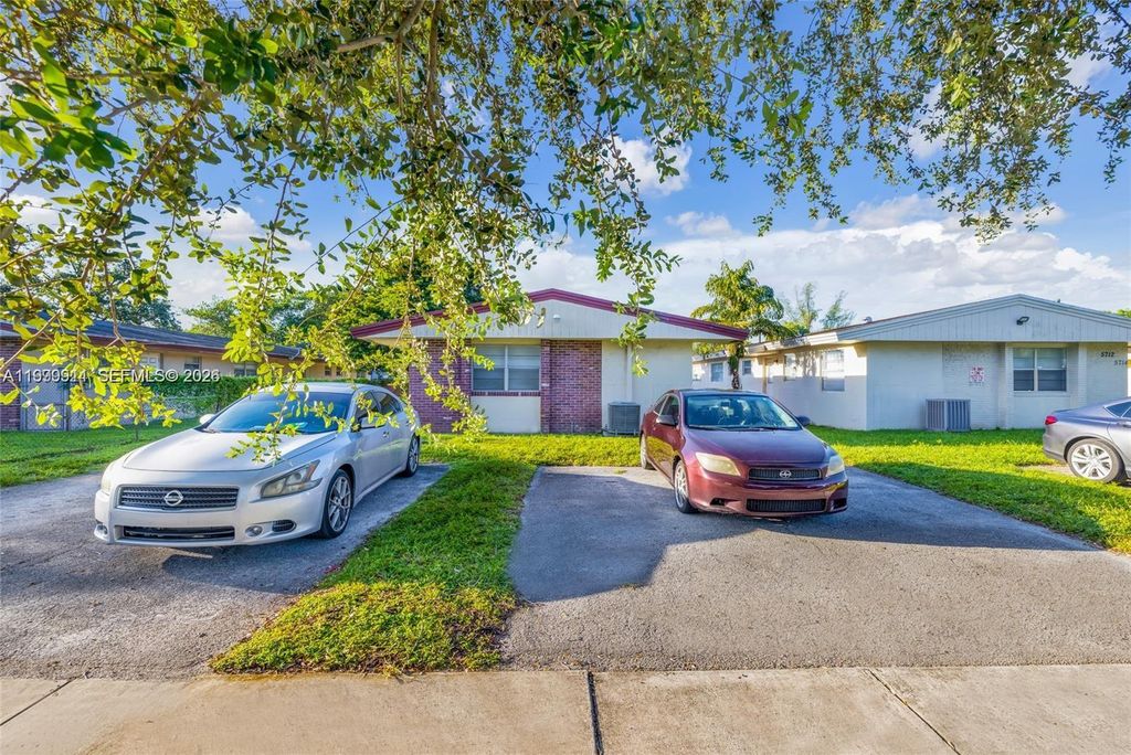 Photo of 5706 Lincoln St, Hollywood, FL 33021 (MLS # A11999911)