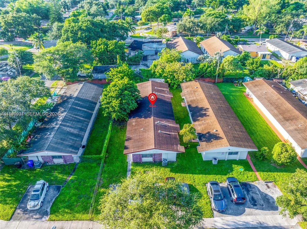 Photo of 5706 Lincoln St, Hollywood, FL 33021 (MLS # A11999911)