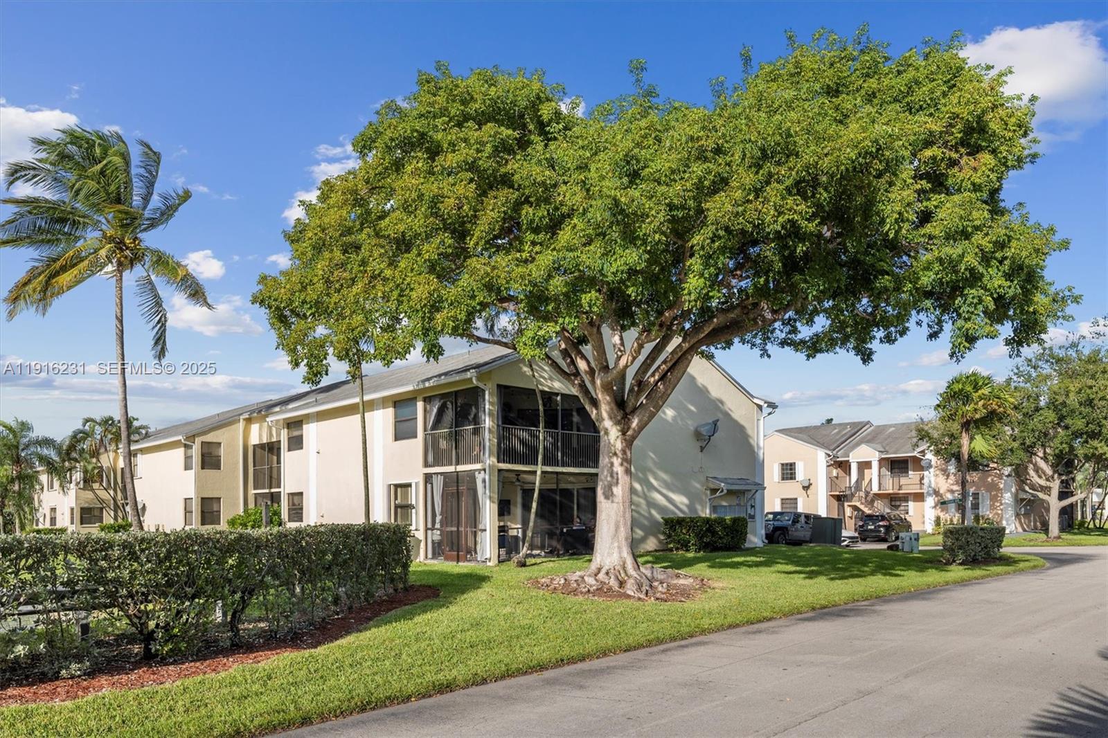 LAKESHORE CONDO #2 - Residential