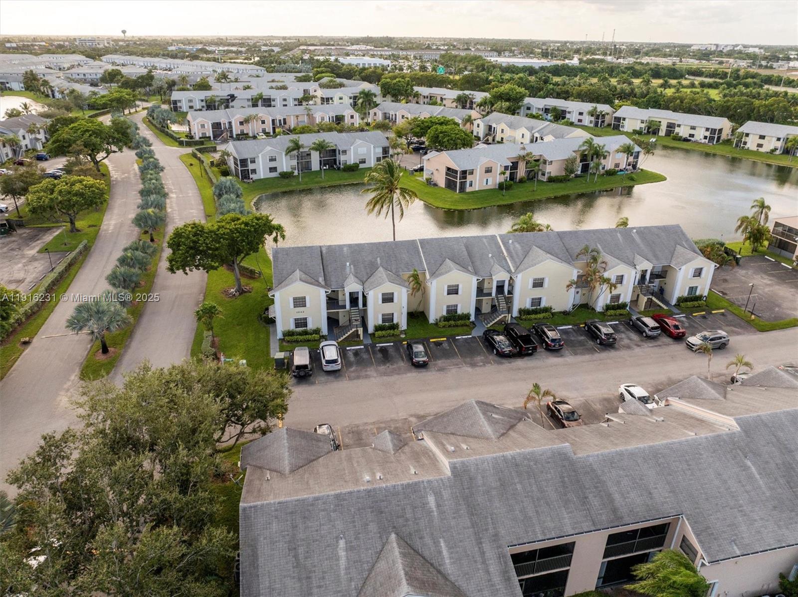 LAKESHORE CONDO #2 - Residential