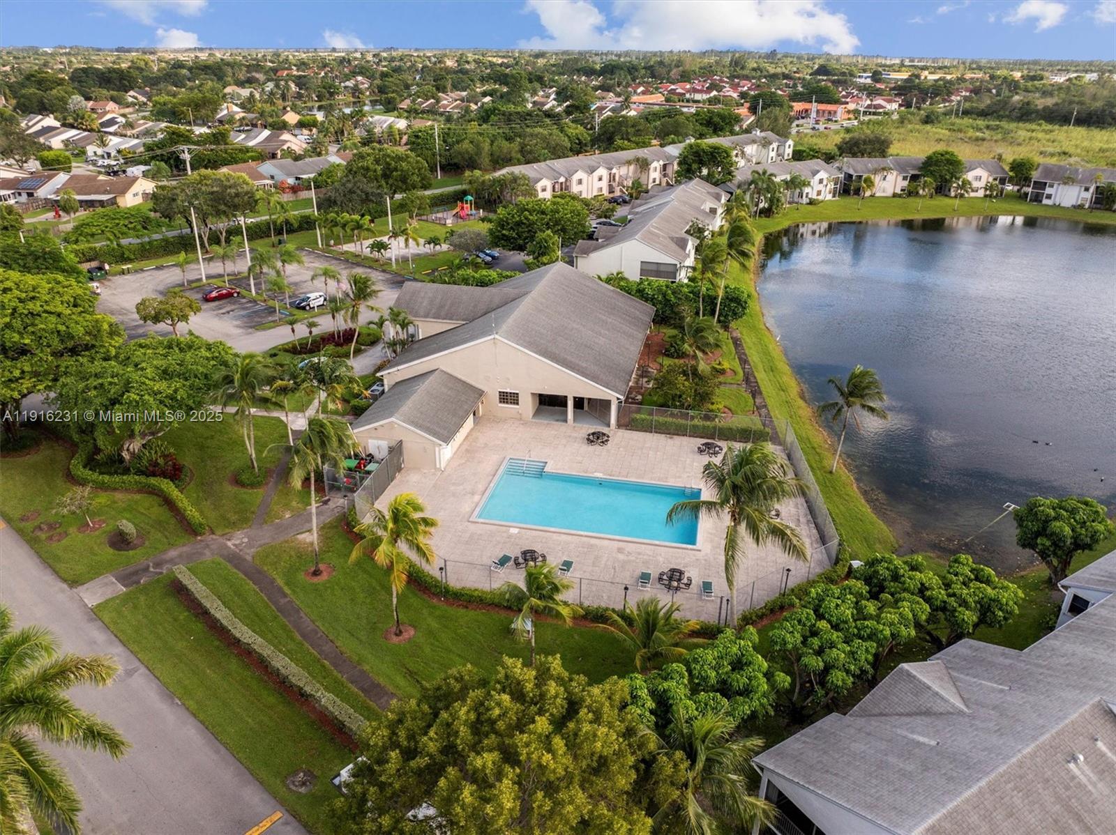 LAKESHORE CONDO #2 - Residential