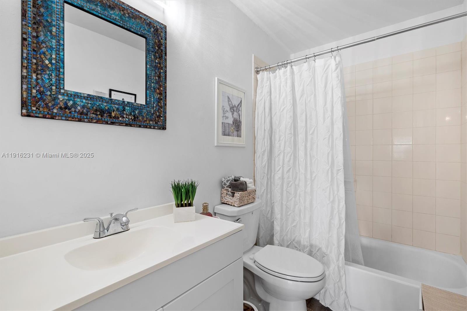 LAKESHORE CONDO #2 - Residential