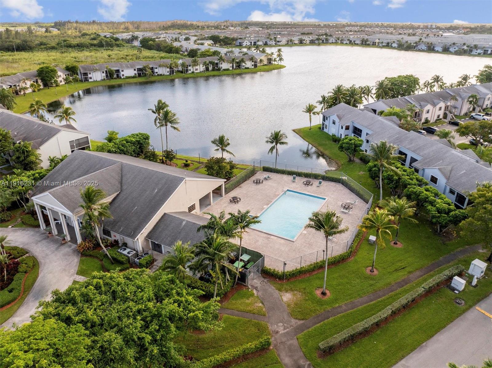 LAKESHORE CONDO #2 - Residential