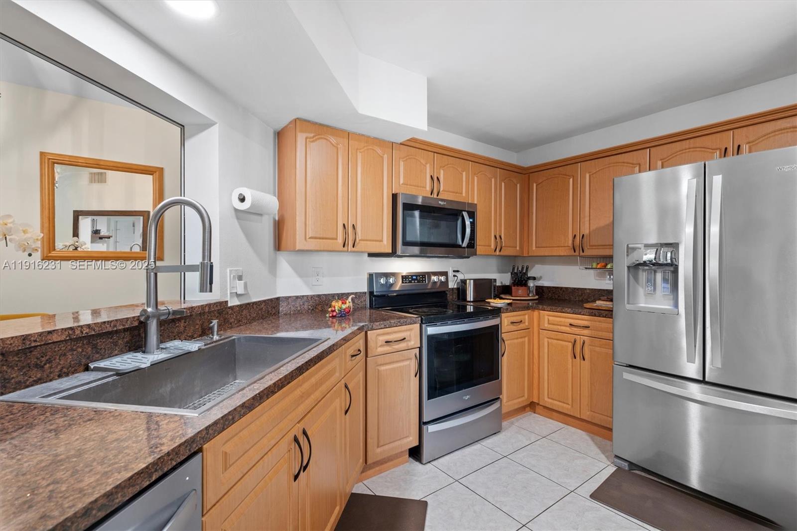 LAKESHORE CONDO #2 - Residential